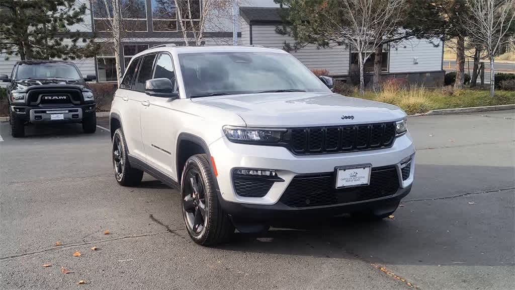 Thumbnail: 2025 Jeep Grand Cherokee - 3