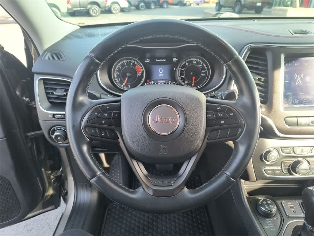 Thumbnail: 2019 Jeep Cherokee - 14