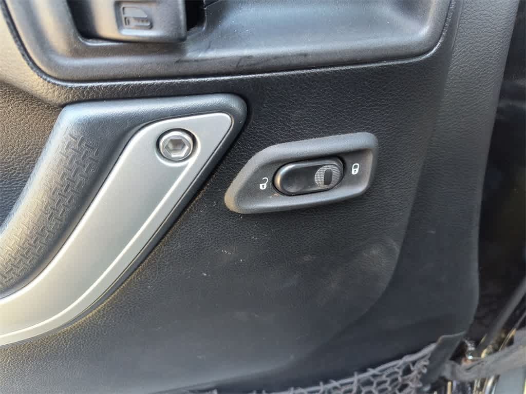 Thumbnail: 2014 Jeep Wrangler - 15