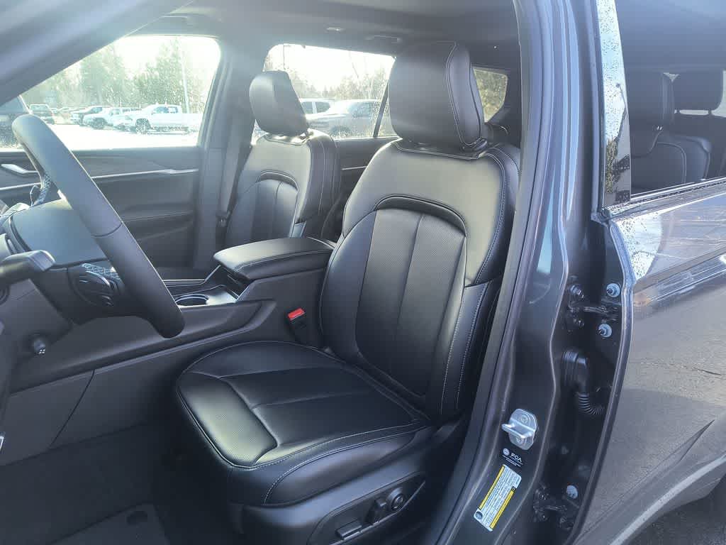 Thumbnail: 2025 Jeep Grand Cherokee L - 11