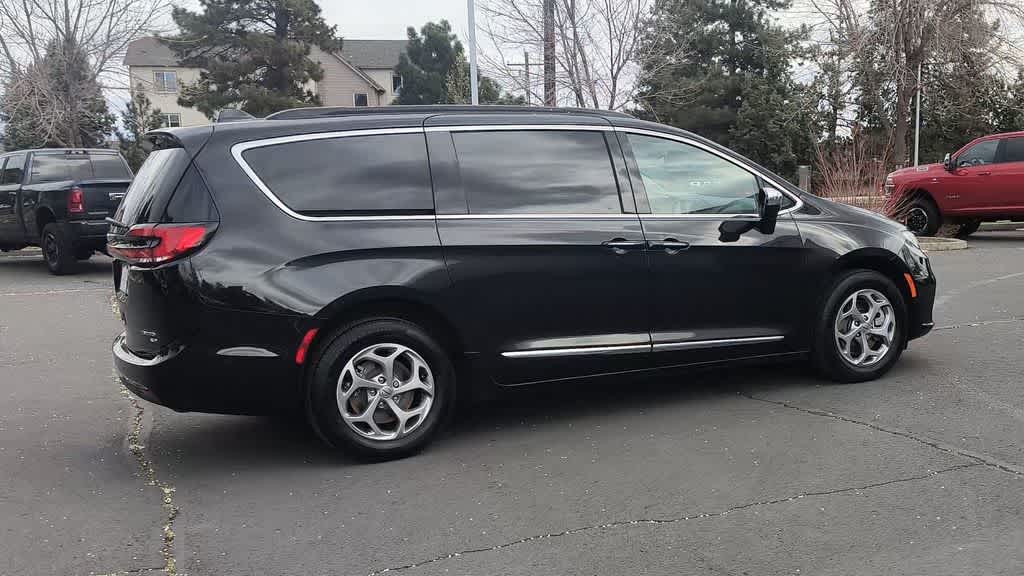 Thumbnail: 2022 Chrysler Pacifica - 9