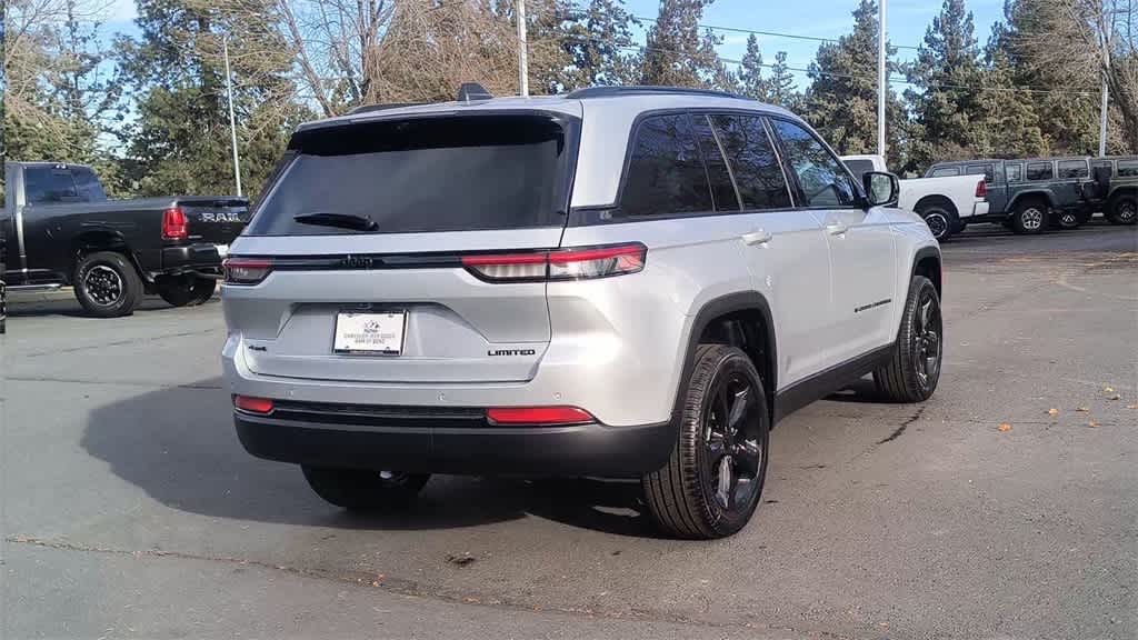 Thumbnail: 2025 Jeep Grand Cherokee - 8