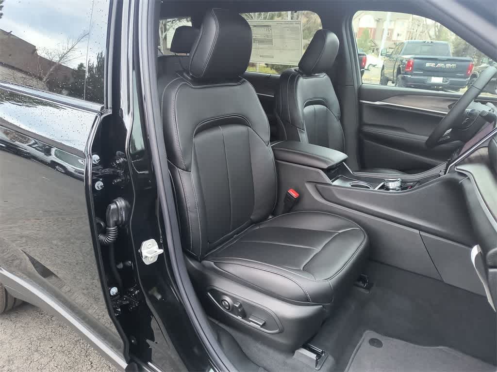 Thumbnail: 2025 Jeep Grand Cherokee - 26