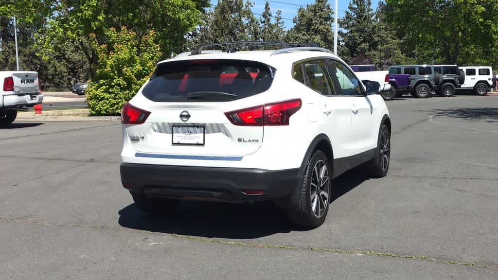 Thumbnail: 2017 Nissan Rogue Sport - 8