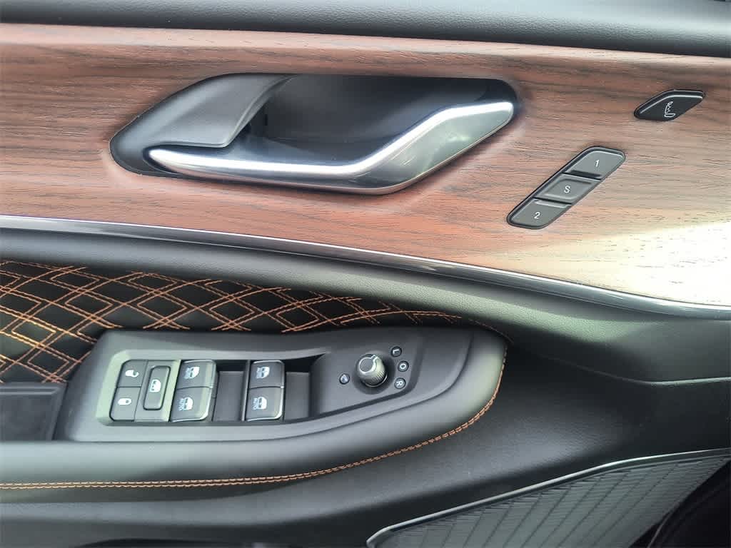 Thumbnail: 2025 Jeep Grand Cherokee - 13