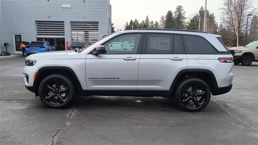 Thumbnail: 2025 Jeep Grand Cherokee - 5