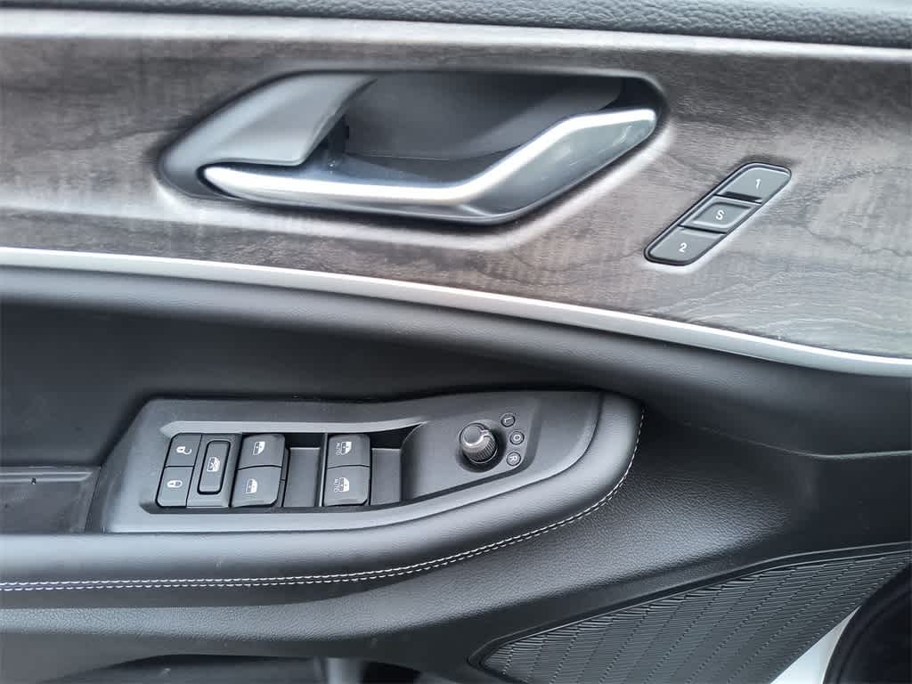 Thumbnail: 2025 Jeep Grand Cherokee - 13