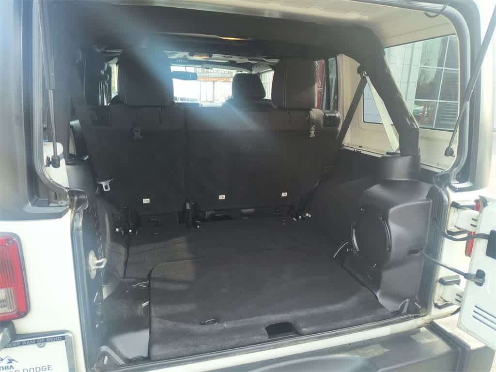 Thumbnail: 2013 Jeep Wrangler - 21