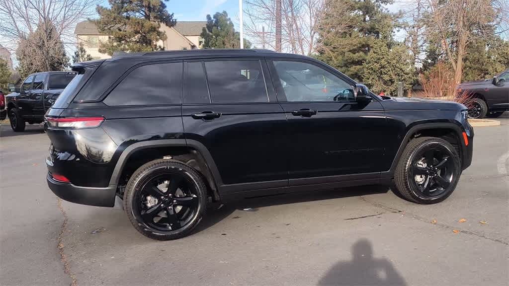 Thumbnail: 2025 Jeep Grand Cherokee - 9