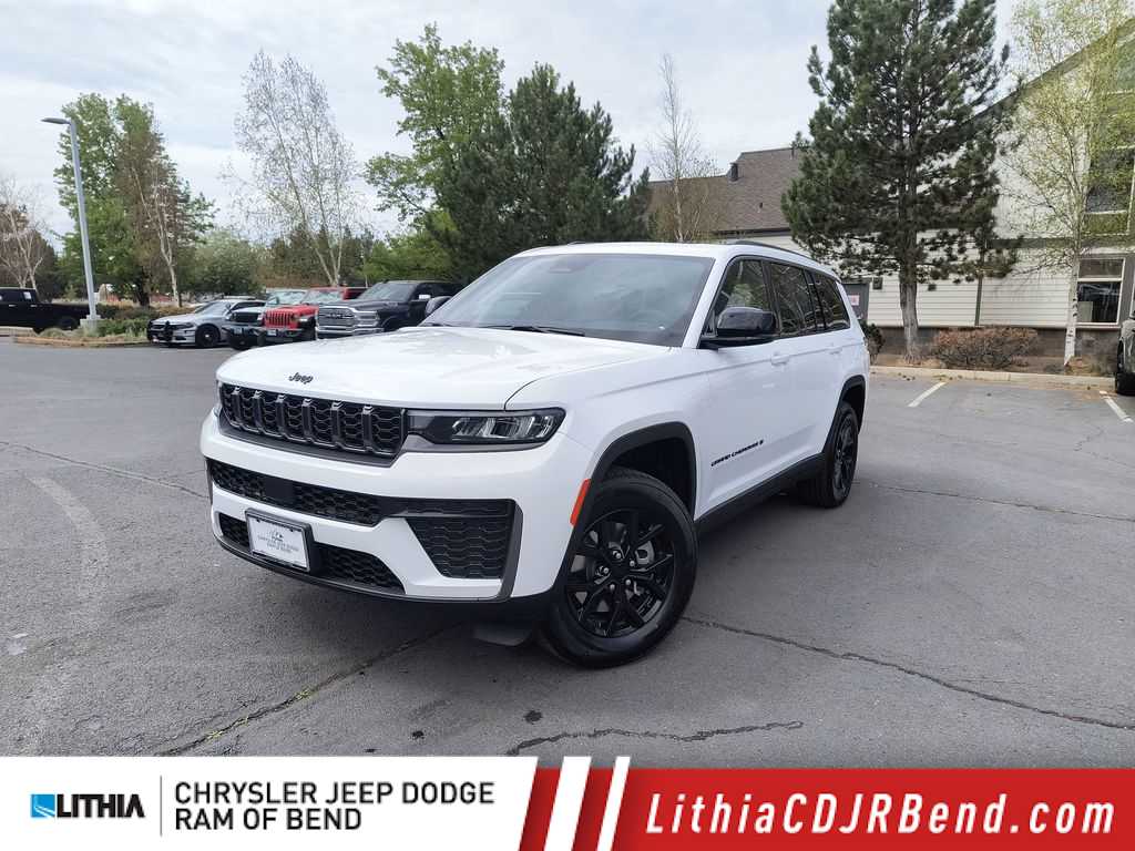 2026 Jeep Grand Cherokee L Laredo Altitude 4x4's photo