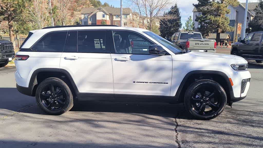 Thumbnail: 2026 Jeep Grand Cherokee - 2