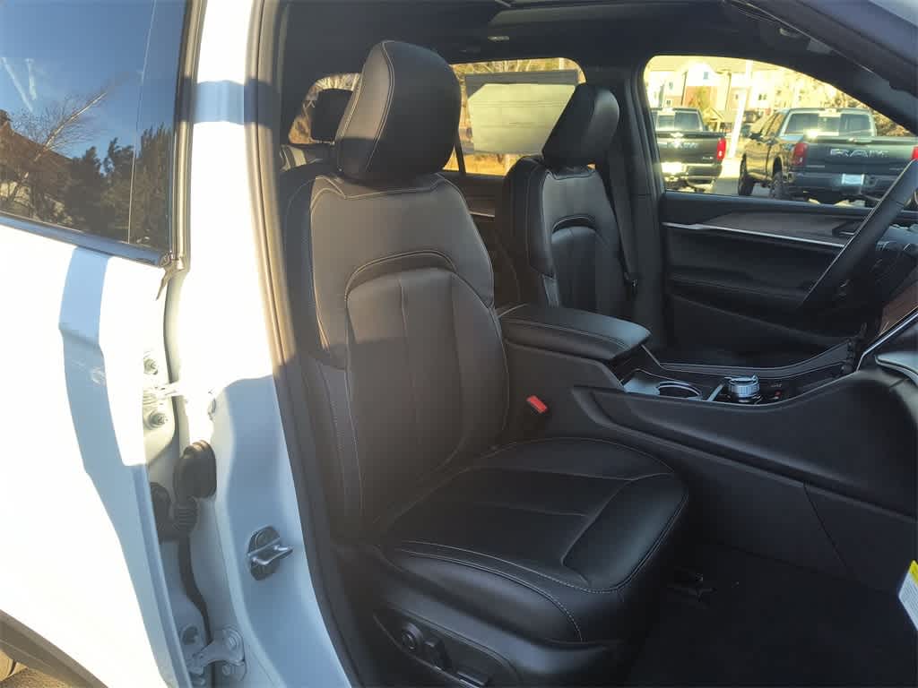 Thumbnail: 2025 Jeep Grand Cherokee - 25