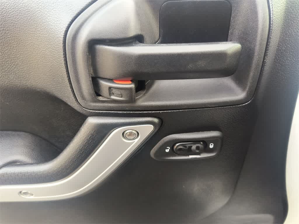 Thumbnail: 2013 Jeep Wrangler - 13