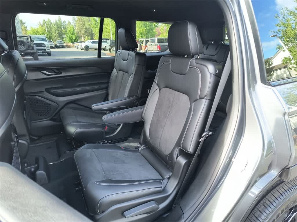 Thumbnail: 2025 Jeep Grand Cherokee L - 21