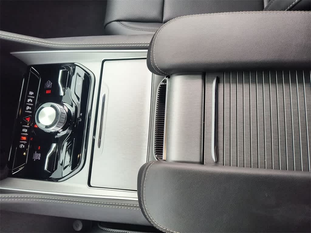 Thumbnail: 2026 Jeep Grand Wagoneer L - 21