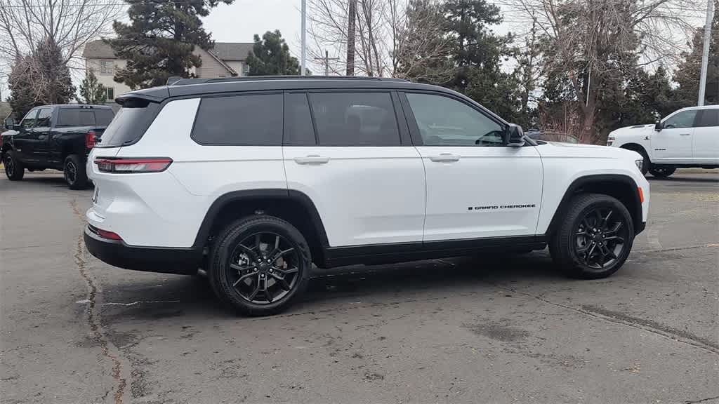 Thumbnail: 2025 Jeep Grand Cherokee - 9