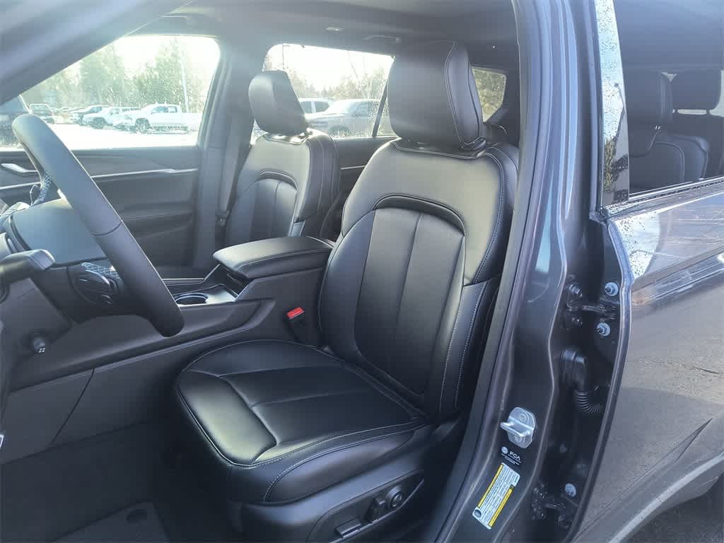 Thumbnail: 2025 Jeep Grand Cherokee L - 11