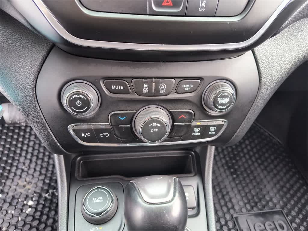 Thumbnail: 2022 Jeep Cherokee - 18