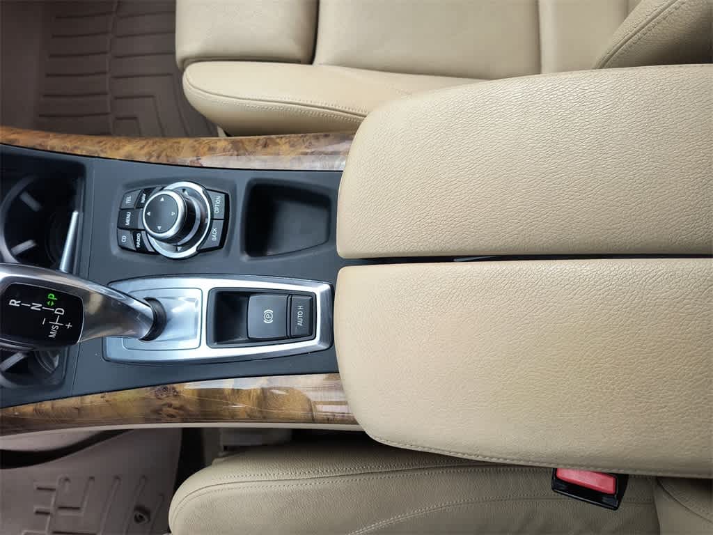 Thumbnail: 2010 BMW X5 - 21