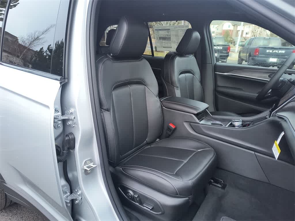 Thumbnail: 2025 Jeep Grand Cherokee - 25