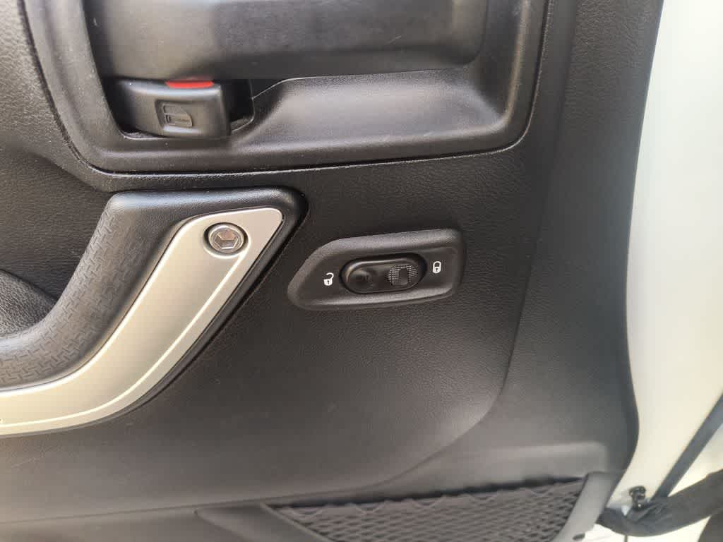 Thumbnail: 2017 Jeep Wrangler - 13