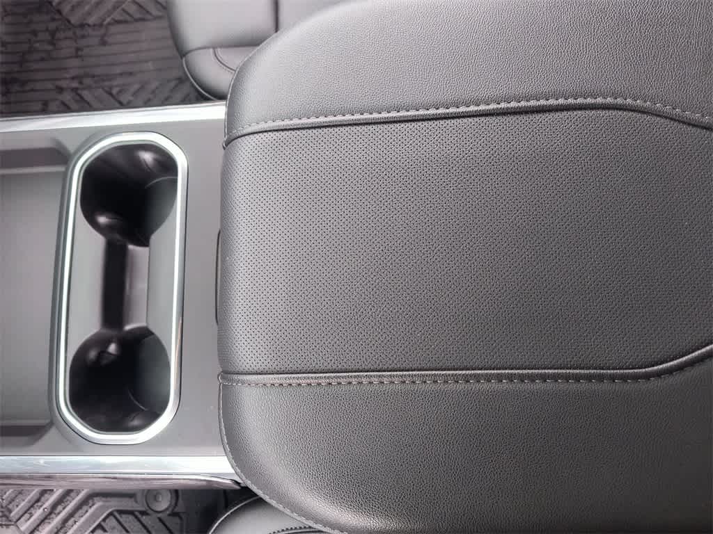 Thumbnail: 2025 Chevrolet Silverado 3500 - 21