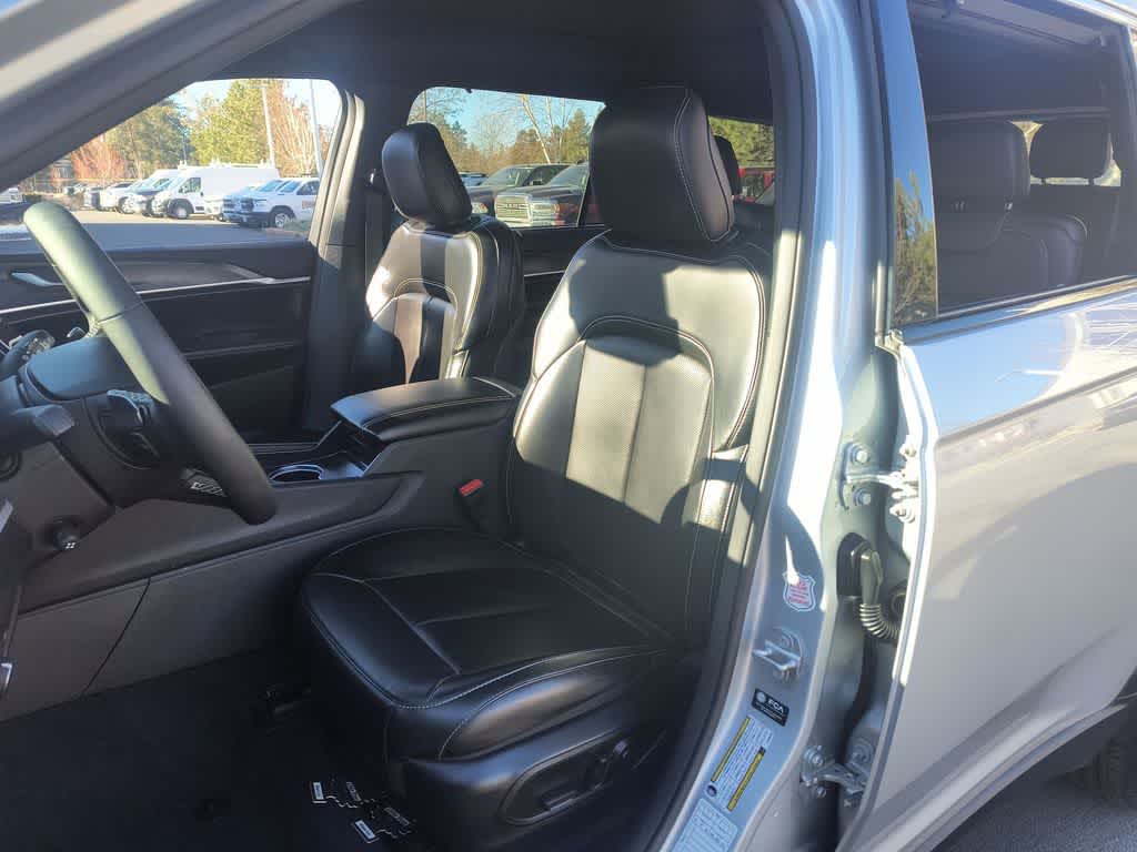 Thumbnail: 2024 Jeep Grand Cherokee L - 11