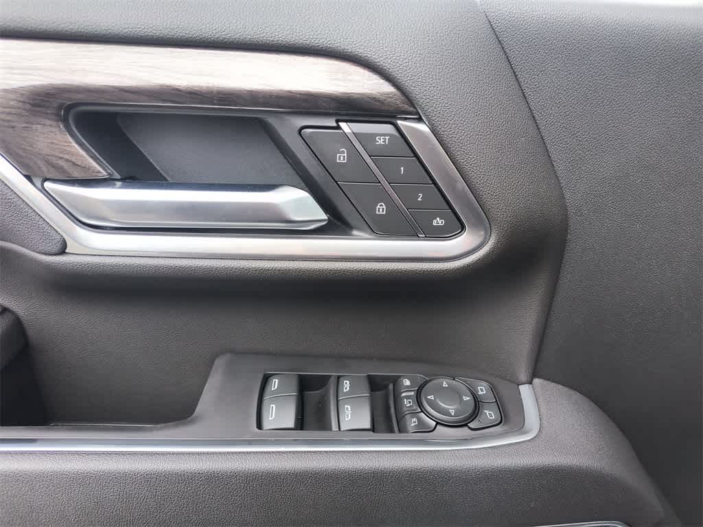 Thumbnail: 2025 Chevrolet Silverado 3500 - 13