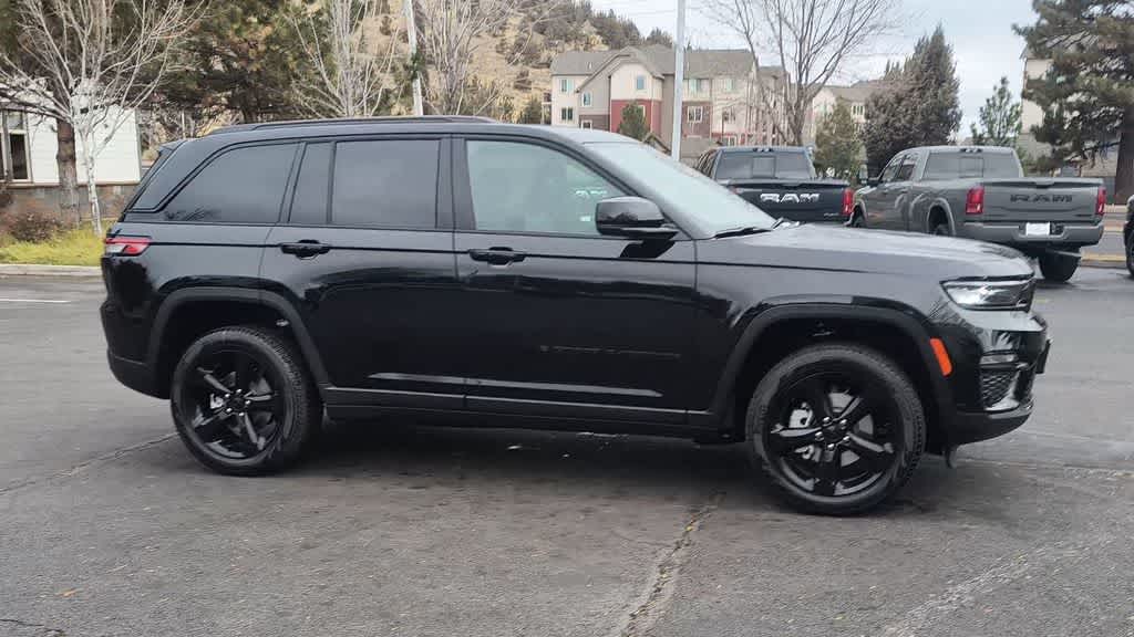 Thumbnail: 2025 Jeep Grand Cherokee - 2