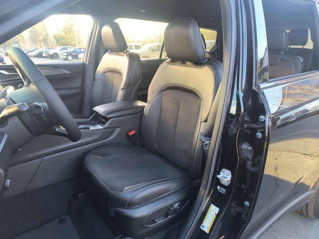 Thumbnail: 2025 Jeep Grand Cherokee L - 11