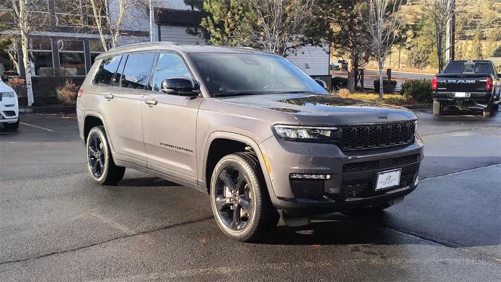 Thumbnail: 2025 Jeep Grand Cherokee - 3