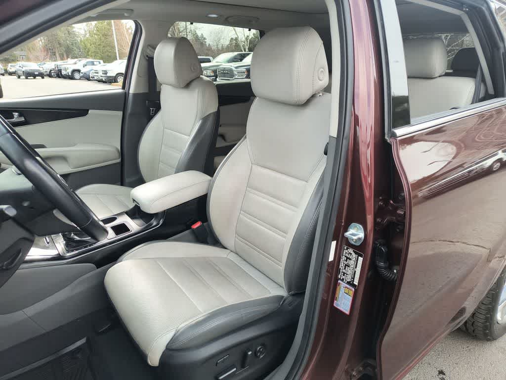 Thumbnail: 2017 Kia Sorento - 11