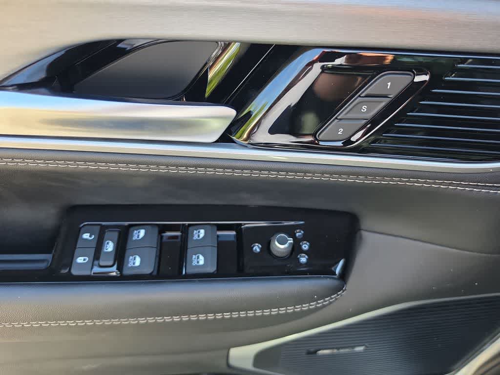 Thumbnail: 2026 Jeep Grand Wagoneer - 13