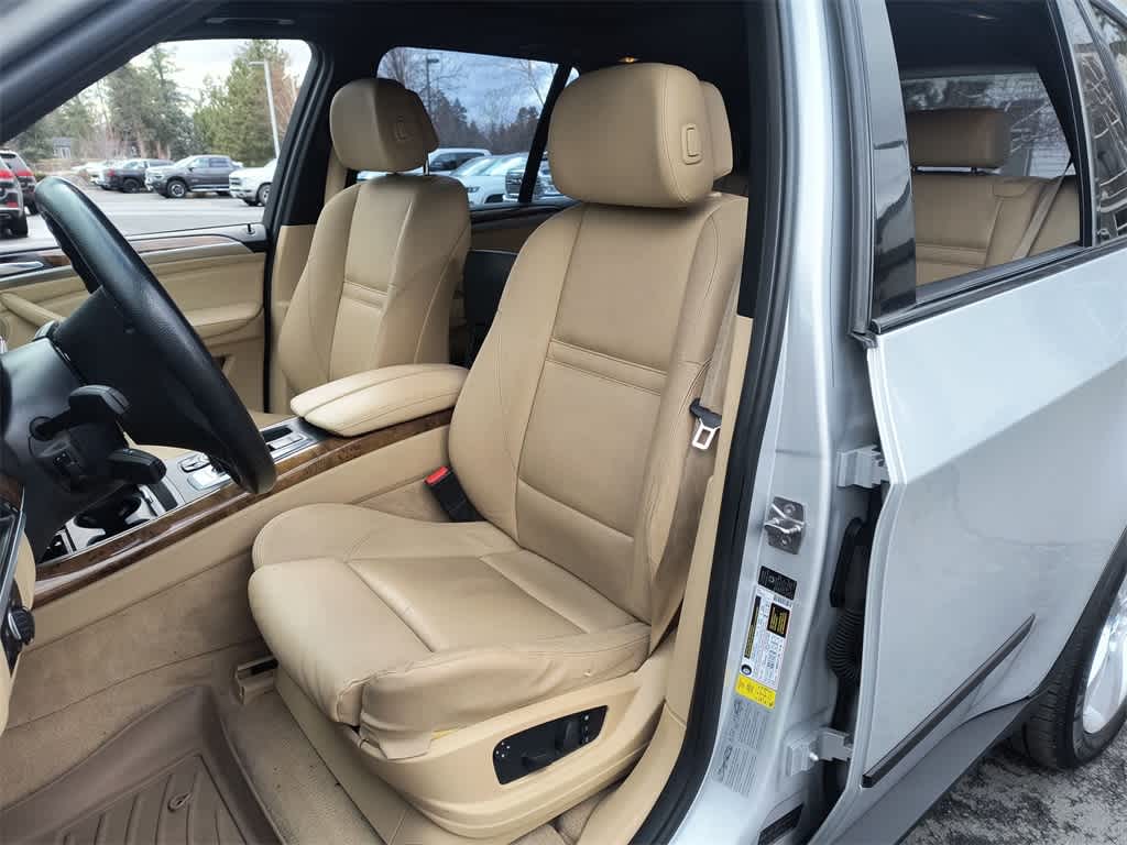 Thumbnail: 2010 BMW X5 - 11