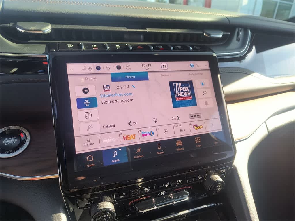 Thumbnail: 2025 Jeep Grand Cherokee - 16