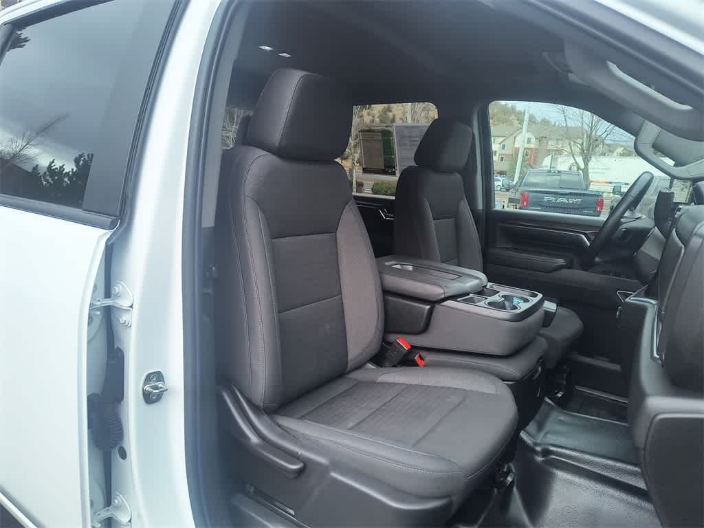 Thumbnail: 2024 Chevrolet Silverado 3500 - 24