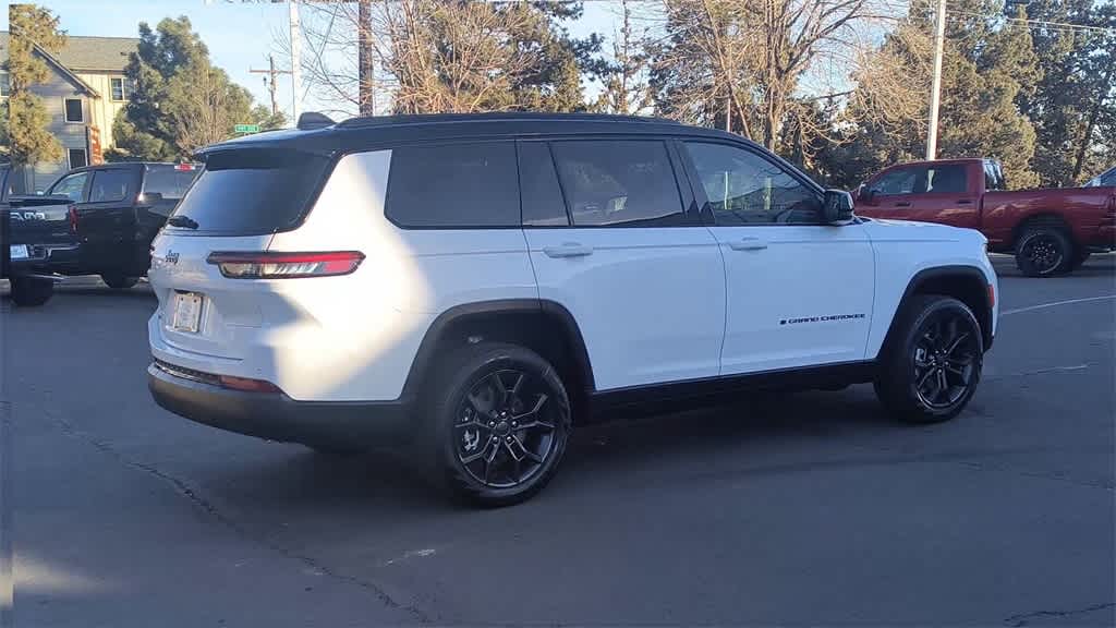 Thumbnail: 2025 Jeep Grand Cherokee - 9