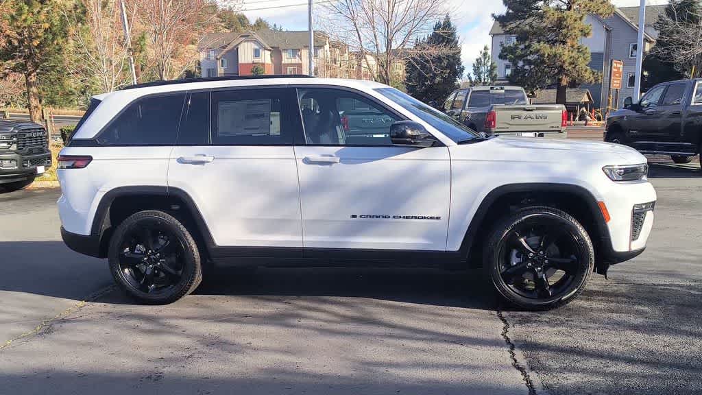 Thumbnail: 2026 Jeep Grand Cherokee - 2