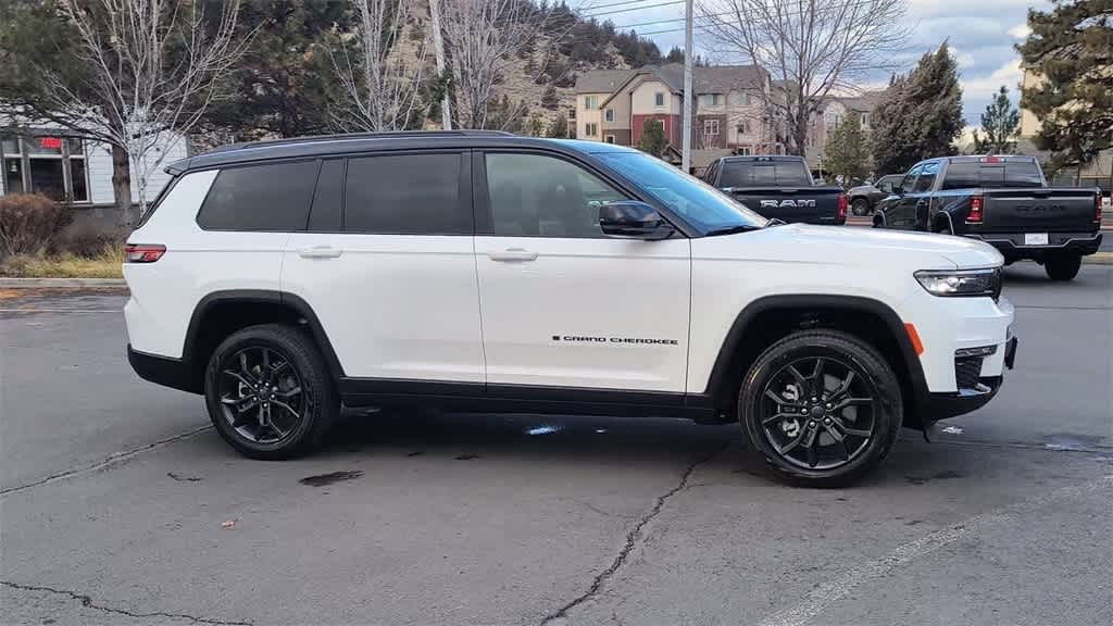 Thumbnail: 2025 Jeep Grand Cherokee - 2