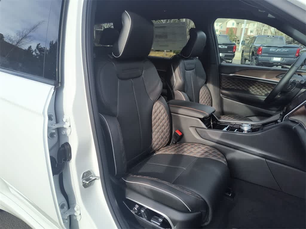 Thumbnail: 2025 Jeep Grand Cherokee - 26