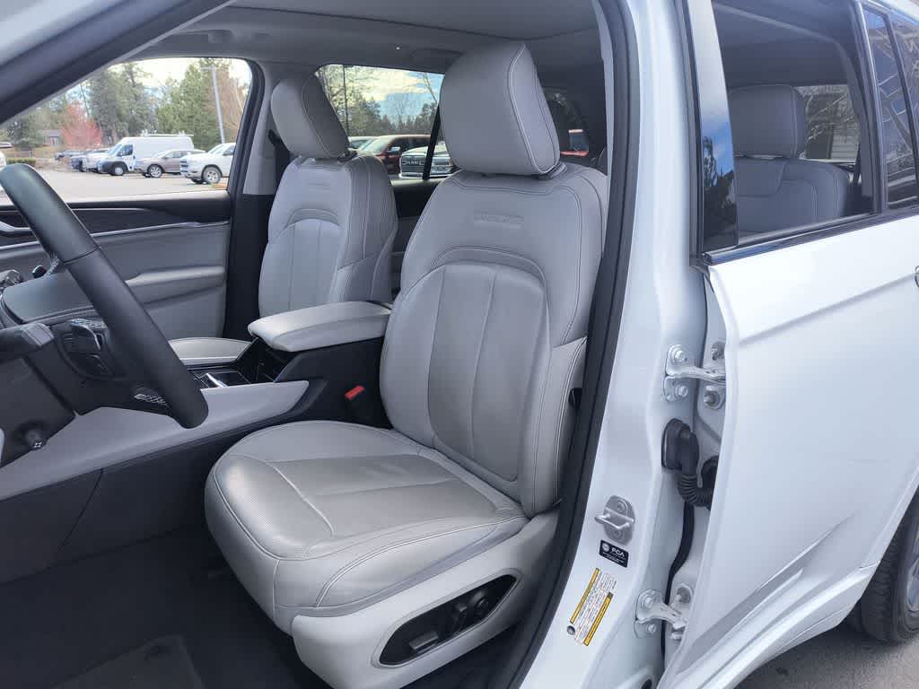 Thumbnail: 2023 Jeep Grand Cherokee - 11