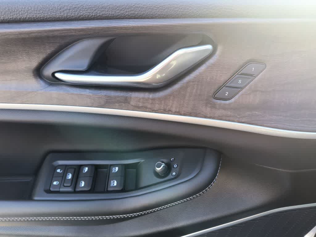 Thumbnail: 2026 Jeep Grand Cherokee - 13