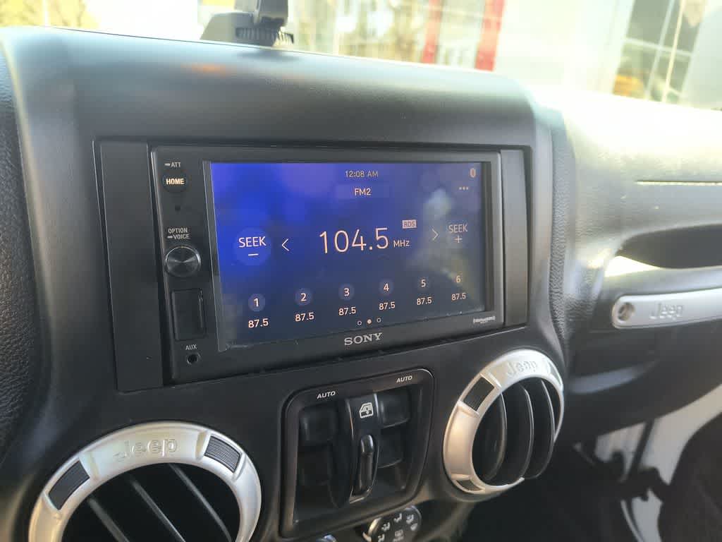 Thumbnail: 2015 Jeep Wrangler - 16