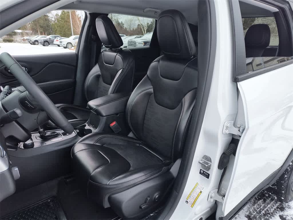 Thumbnail: 2022 Jeep Cherokee - 11