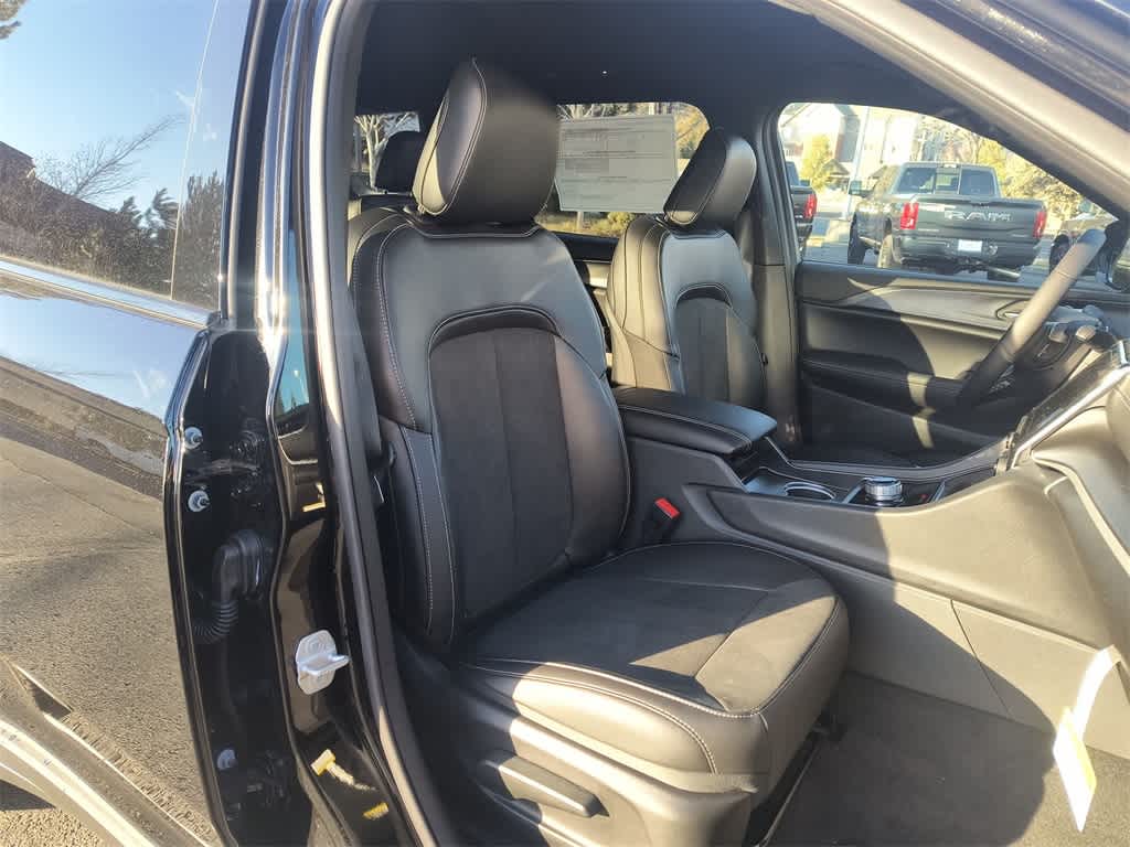 Thumbnail: 2025 Jeep Grand Cherokee - 24