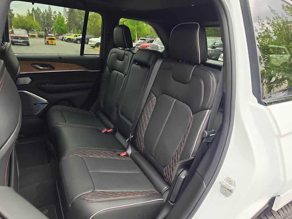 Thumbnail: 2026 Jeep Grand Cherokee - 23