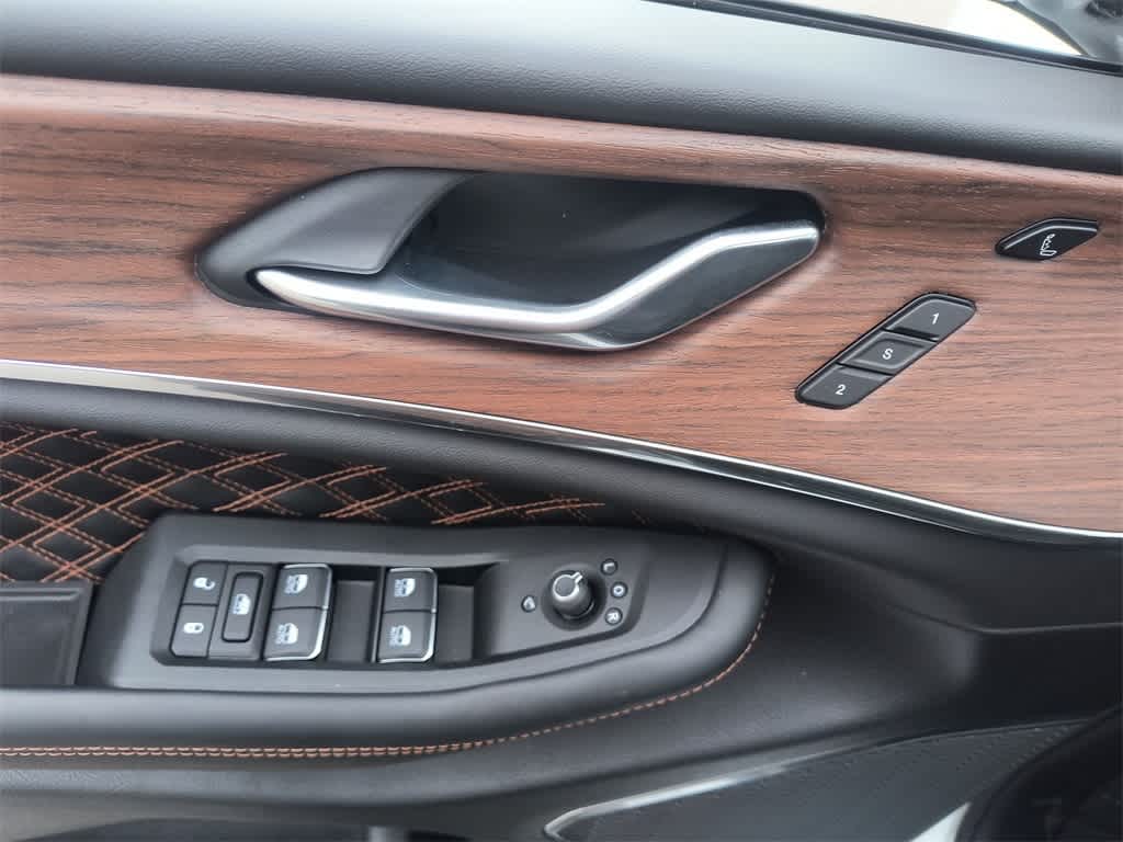 Thumbnail: 2025 Jeep Grand Cherokee L - 13