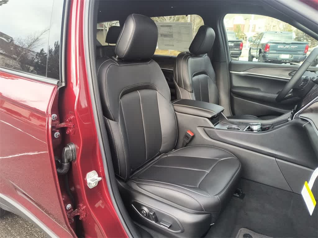 Thumbnail: 2025 Jeep Grand Cherokee - 26