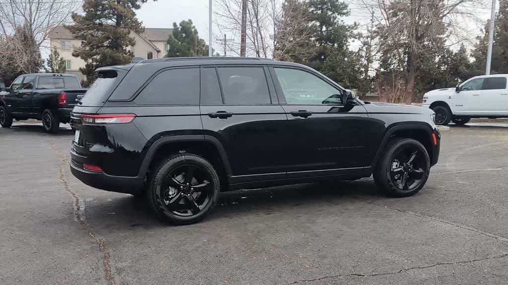 Thumbnail: 2025 Jeep Grand Cherokee - 9