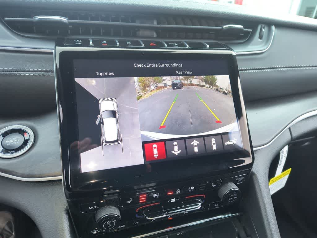 Thumbnail: 2025 Jeep Grand Cherokee - 17